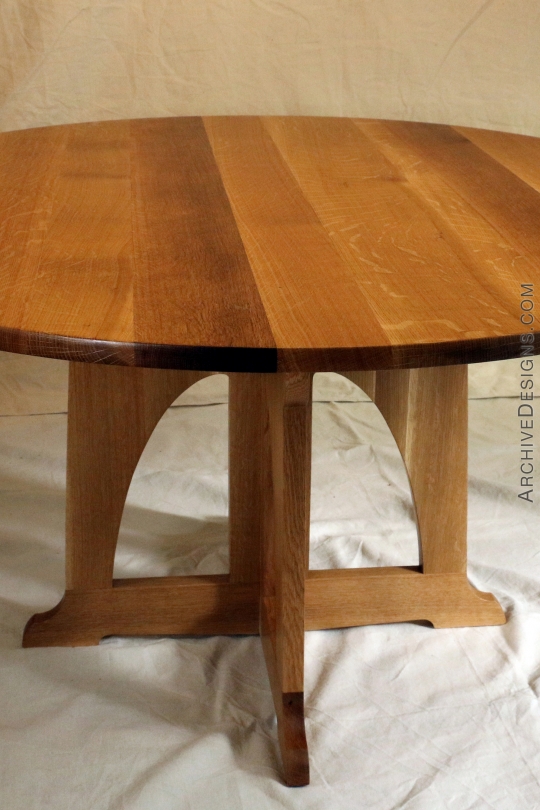 Large round table in quarter-sawn white oak, with rubbed polyurethane finish