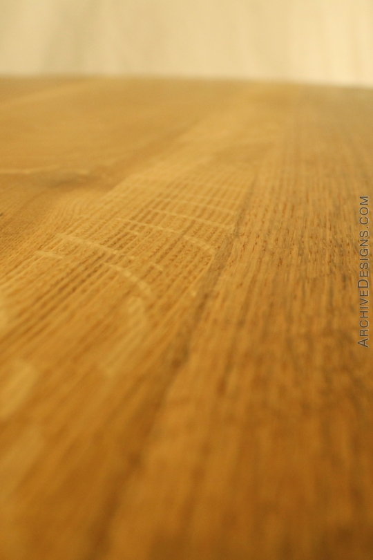 Oak wood grain of table surface vivid under the rubbed polyurethane finish